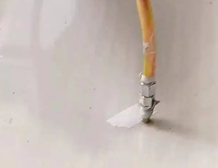 嘉兴市瓷砖空鼓维修公司专业解答在瓷砖铺贴过程中，如果使用的砂料过粗（如全部使用了粗砂），可能会导致以下问题